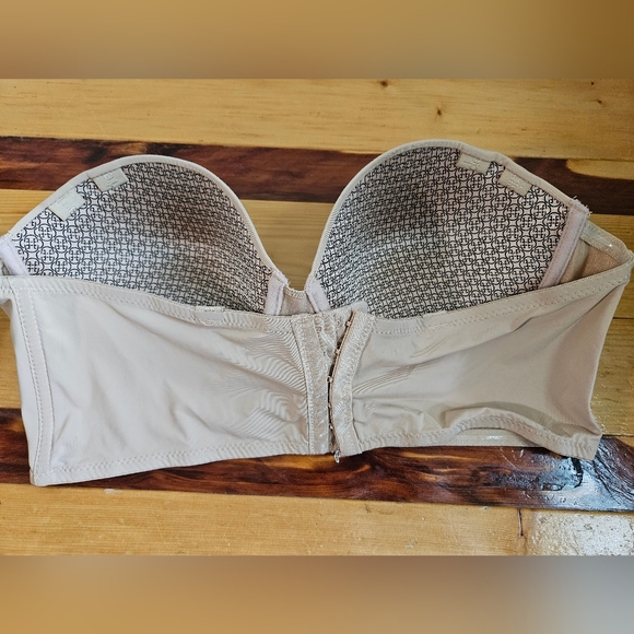 Daisy Fuentes Strapless Bra Size 40D - Picture 2 of 6